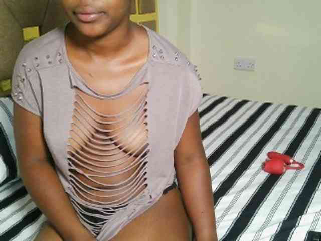 Ebonny_QueenMel webcam