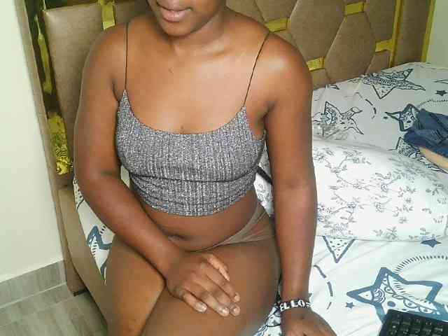 Ebonny_QueenMel webcam