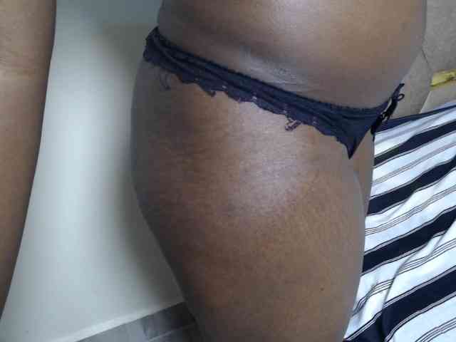 Ebonny_QueenMel webcam