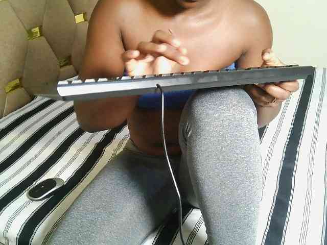 Ebonny_QueenMel webcam