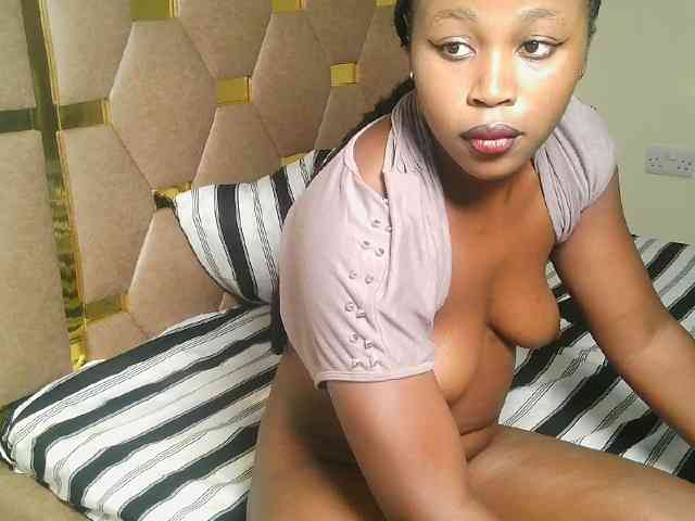 Ebonny_QueenMel webcam
