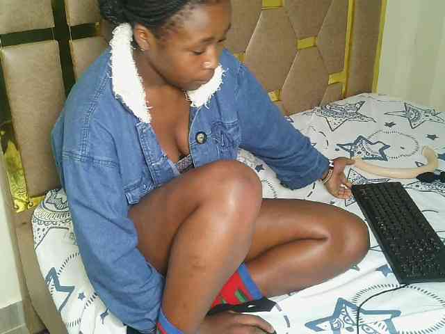 Ebonny_QueenMel webcam
