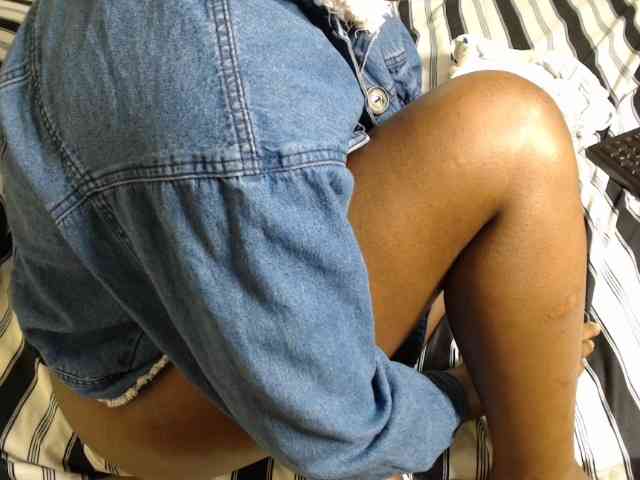Ebonny_QueenMel webcam