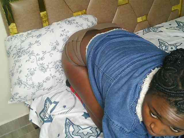 Ebonny_QueenMel webcam