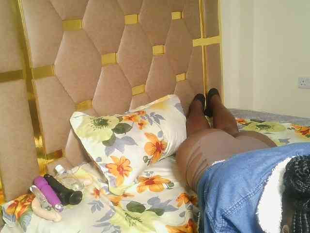 Ebonny_QueenMel webcam