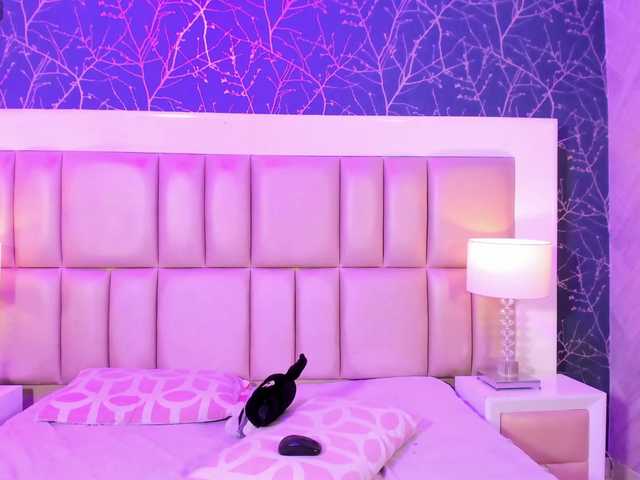 QueenRouss live cam on BongaCams