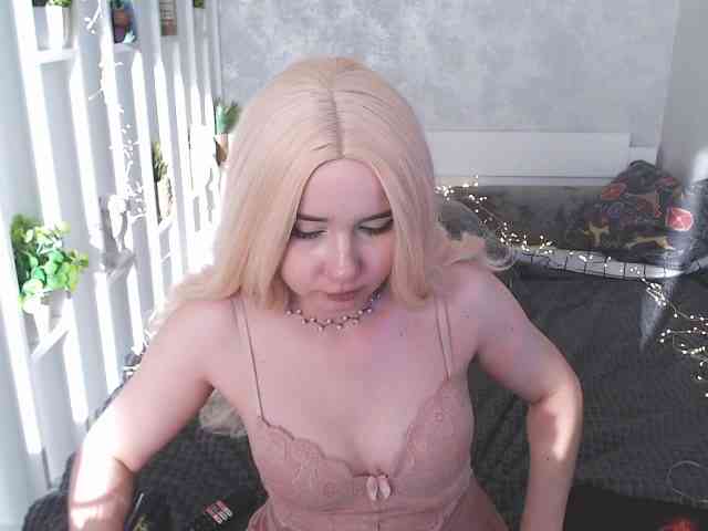 EffieStonem webcam