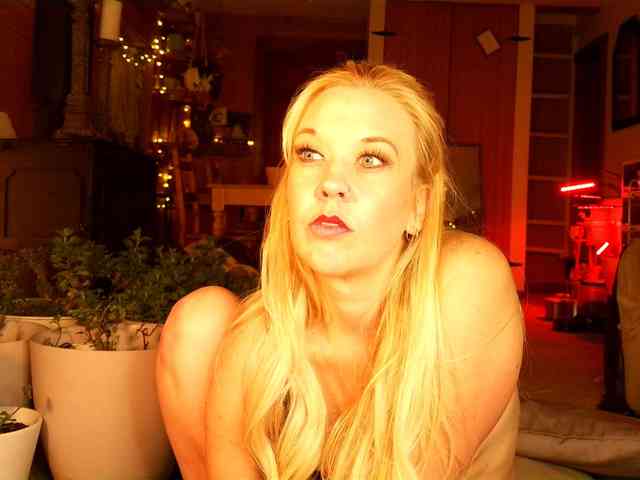 SashaJane webcam