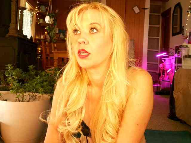 SashaJane webcam