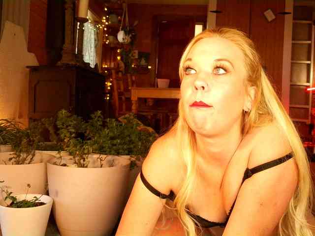 SashaJane webcam
