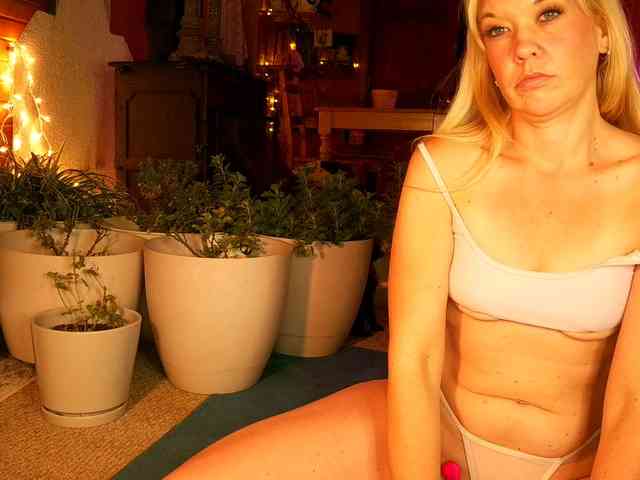 SashaJane webcam