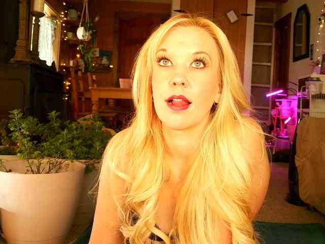 SashaJane webcam