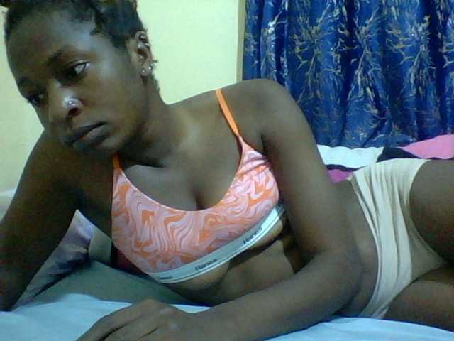 Blackfoxb live cam on BongaCams