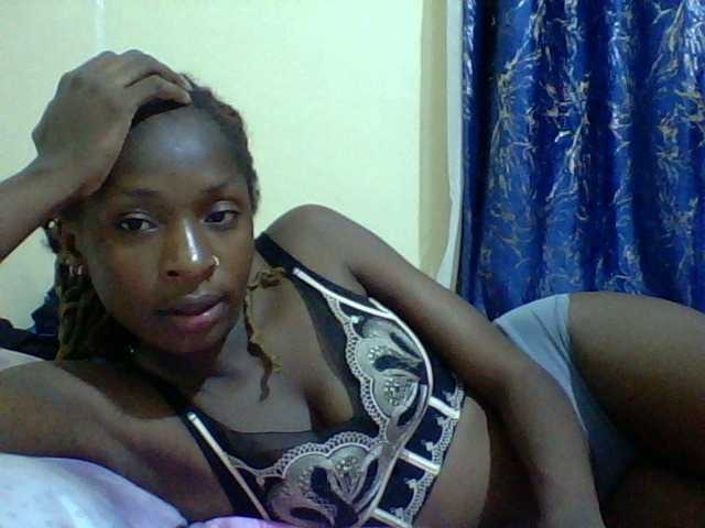 Blackfoxb live cam on BongaCams