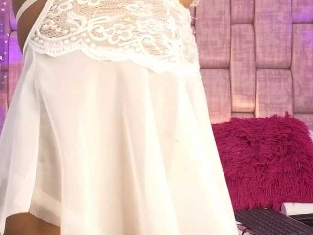 CarlaHilton live cam on BongaCams