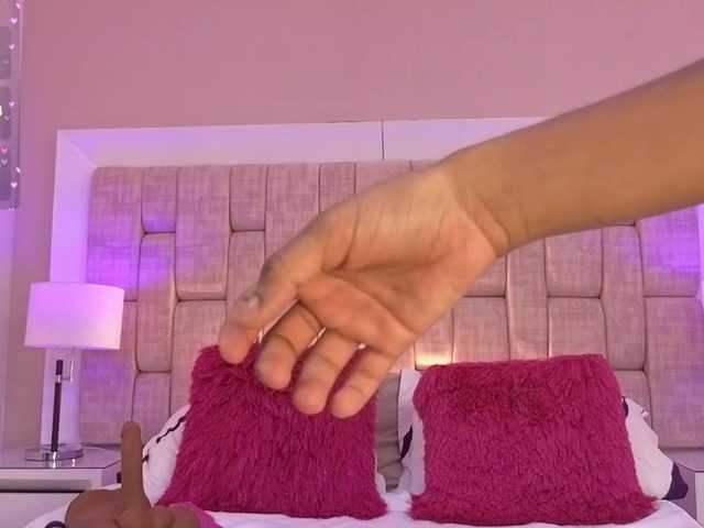 CarlaHilton live cam on BongaCams