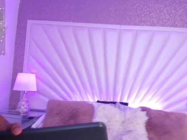 CarlaHilton live cam on BongaCams