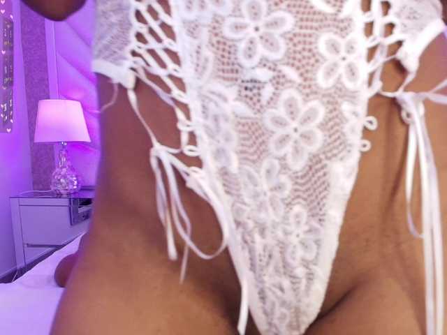 CarlaHilton live cam on BongaCams