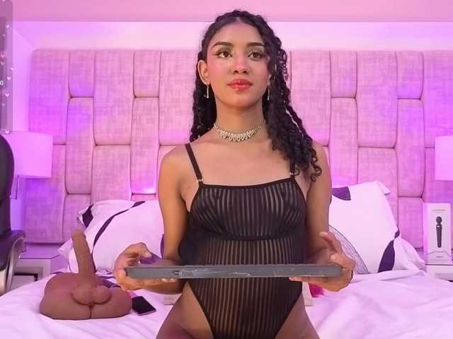 CarlaHilton live cam on BongaCams