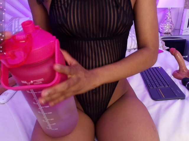CarlaHilton live cam on BongaCams