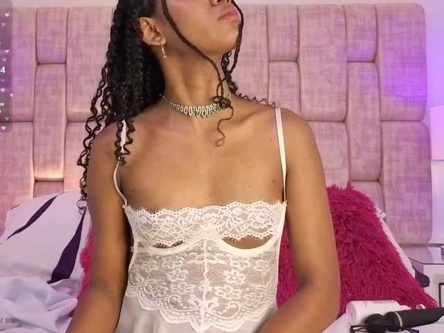 CarlaHilton live cam on BongaCams
