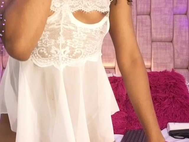 CarlaHilton live cam on BongaCams