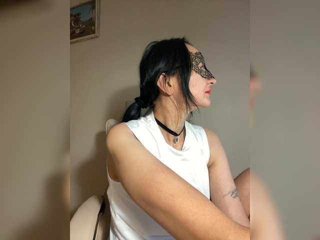 le modèle AgataSweet est en webcam porno dans un show sur le site bongacams, il possède les tags suivants: White/Caucasian,Brunette,Shaved