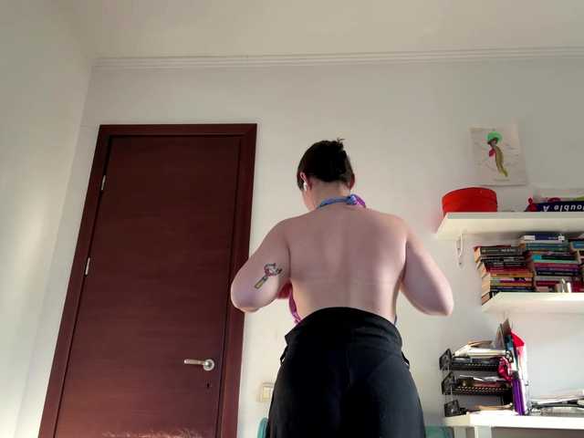 KarinaValdespino live cam on BongaCams