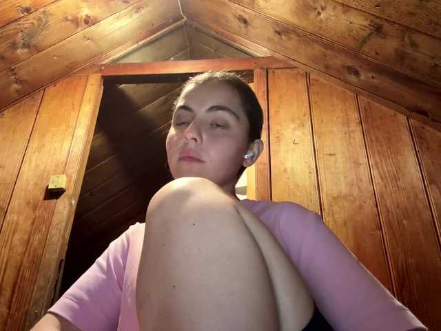 KarinaValdespino live cam on BongaCams