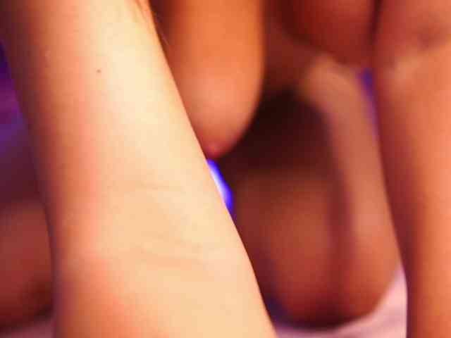 CataleyaBennett webcam