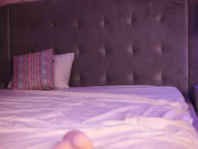 CataleyaBennett webcam