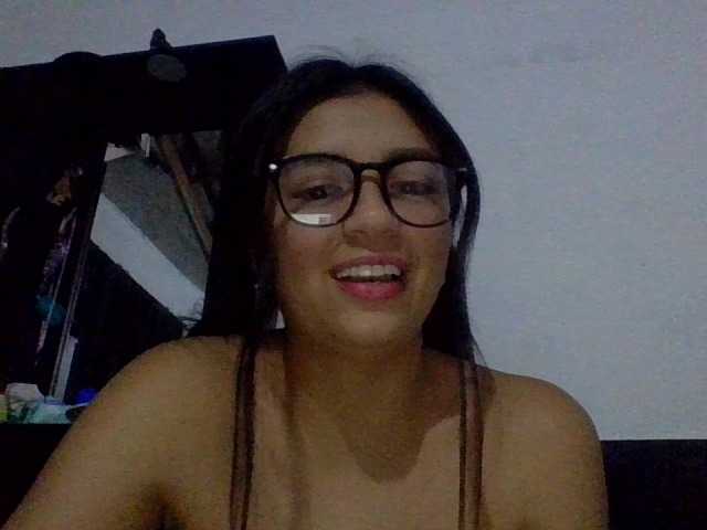 Emma0211 live cam on BongaCams