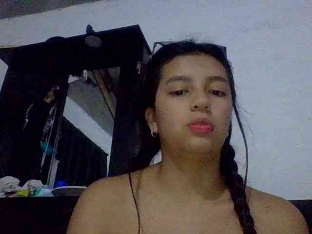 Emma0211 webcam