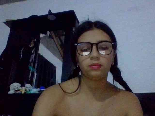 Emma0211 webcam