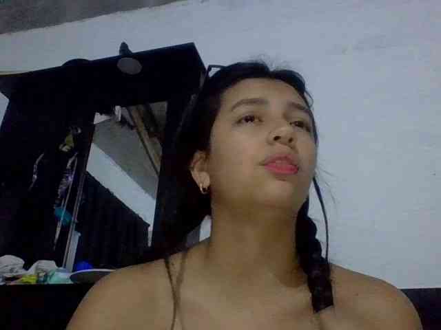 Emma0211 webcam