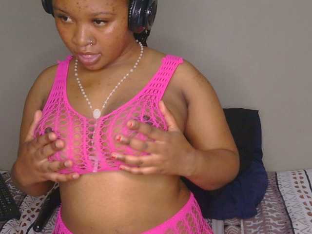 CherieBlush live cam on BongaCams
