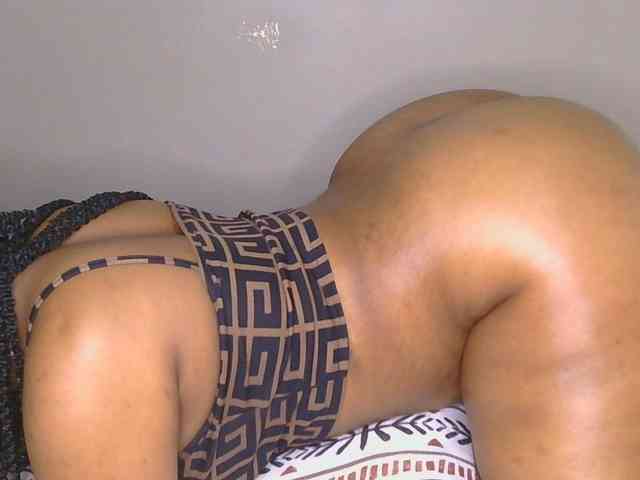 Model: CherieBlush