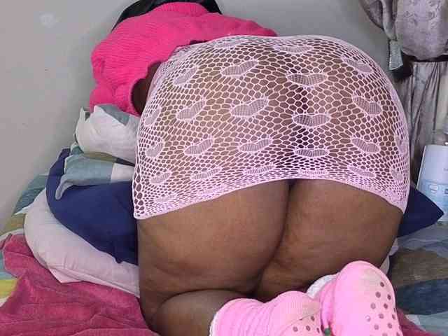 MissSpicybooty webcam