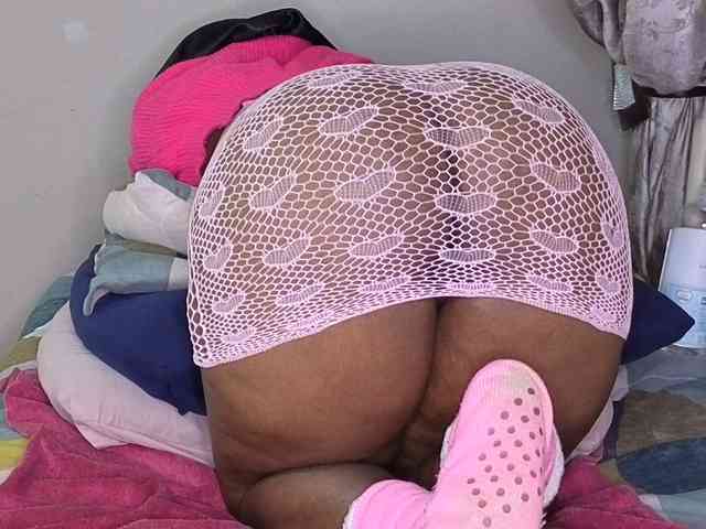 MissSpicybooty webcam