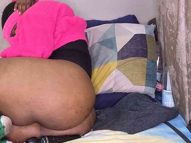 MissSpicybooty webcam