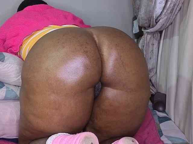 MissSpicybooty webcam