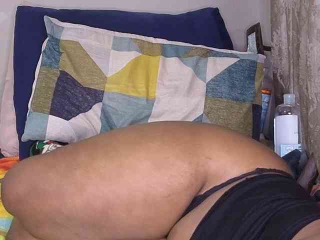 MissSpicybooty webcam
