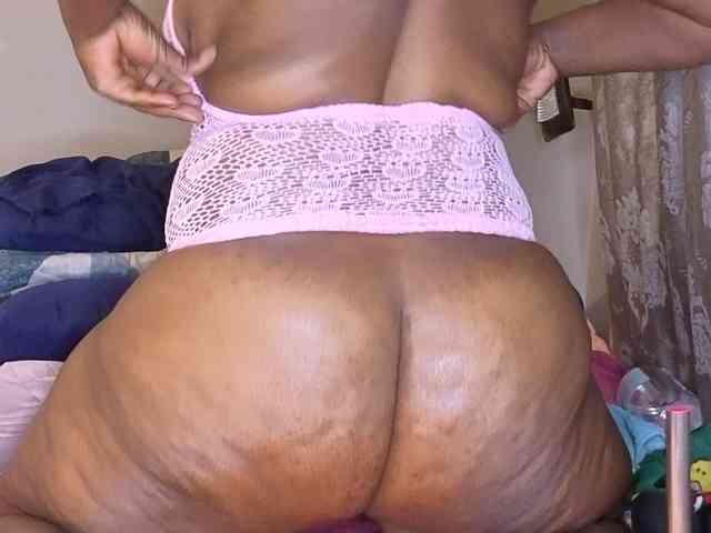 MissSpicybooty webcam