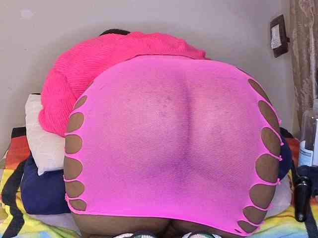 MissSpicybooty webcam