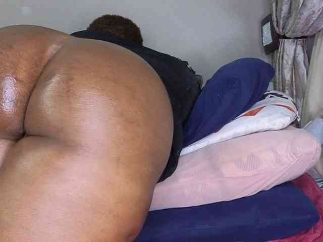 MissSpicybooty webcam
