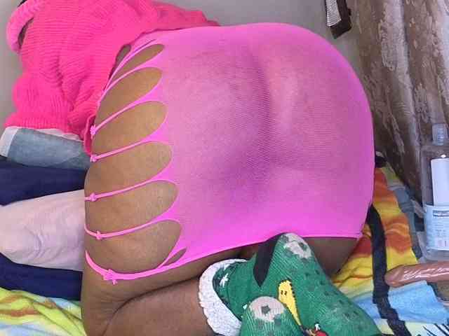 MissSpicybooty webcam