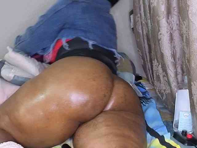 MissSpicybooty webcam