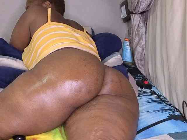 MissSpicybooty webcam