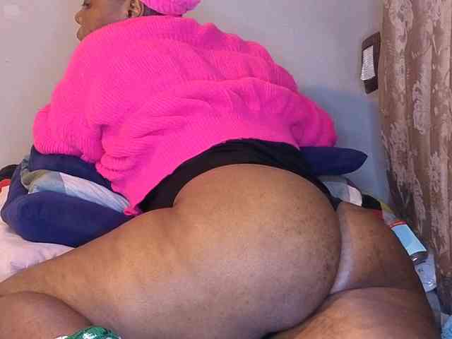 MissSpicybooty webcam