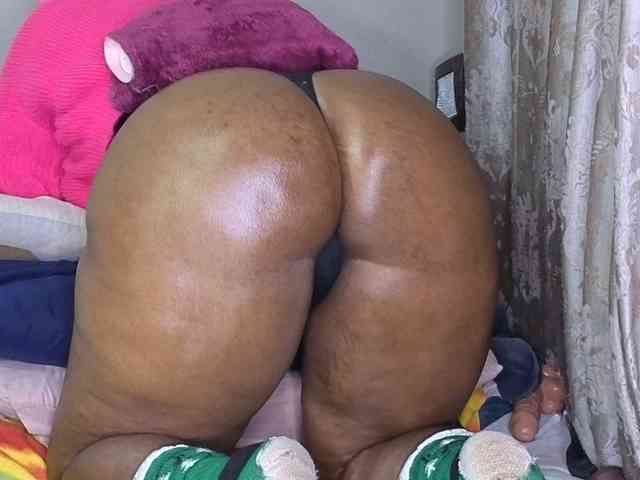 MissSpicybooty webcam